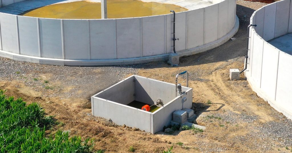 Evoteck - Progettiamo e realizziamo prevasche prefabbricate in calcestruzzo armato destinate a diverse applicazioni all’interno di impianti zootecnici.